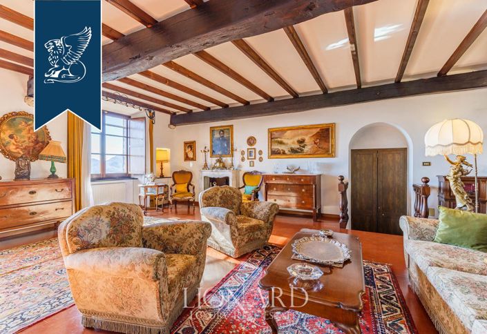 Image No.52-6 Bed Property for sale