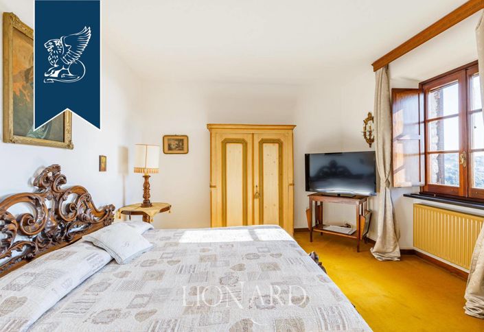 Image No.55-6 Bed Property for sale