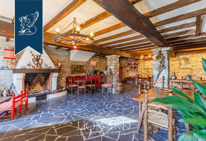 Image No.65-6 Bed Property for sale