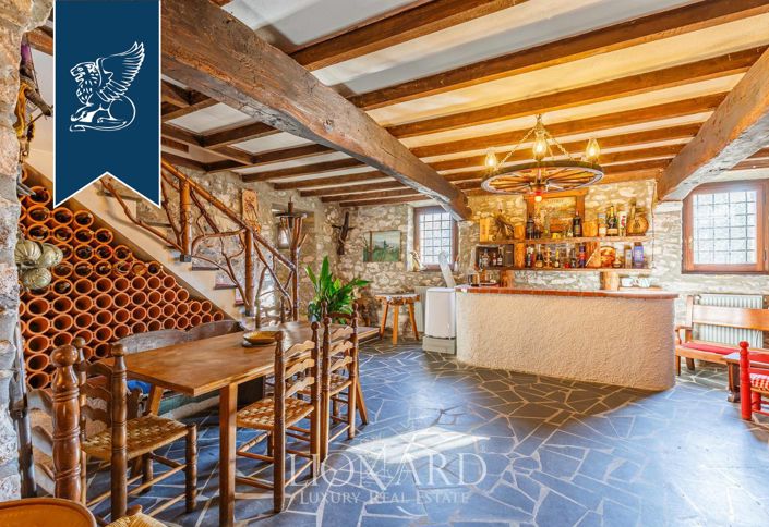 Image No.67-6 Bed Property for sale