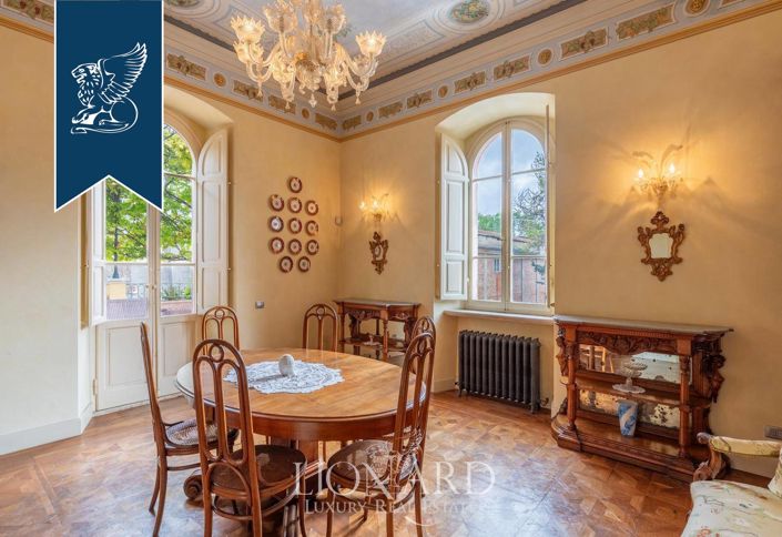 Image No.11-7 Bed Property for sale