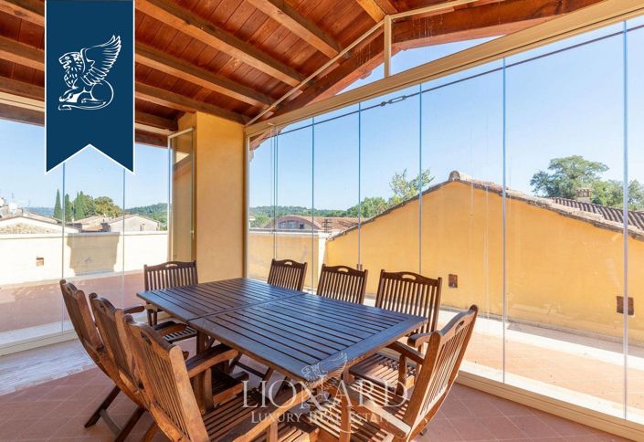 Image No.18-7 Bed Property for sale