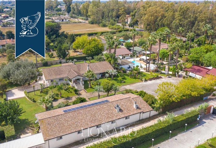 Image No.2-Villa de 10 chambres à vendre à Latina