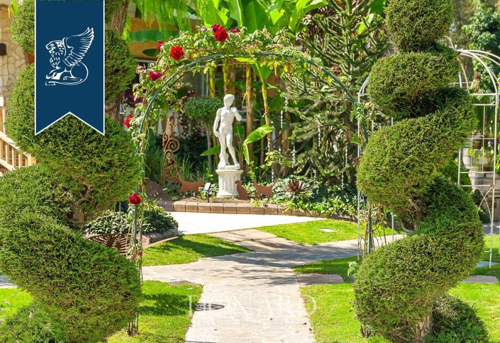 Image No.36-Villa de 10 chambres à vendre à Latina