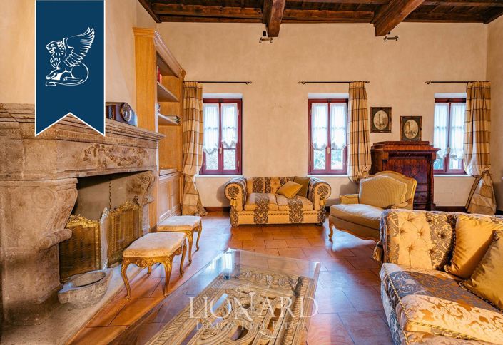 Image No.10-8 Bed Villa for sale