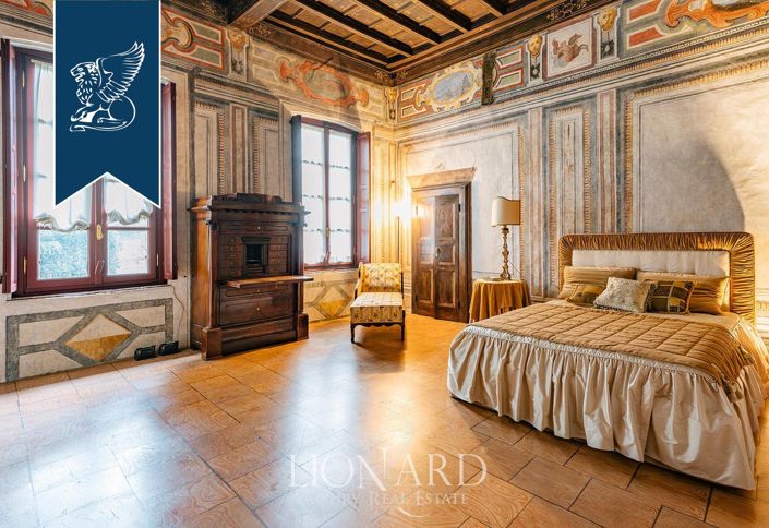 Image No.20-8 Bed Villa for sale