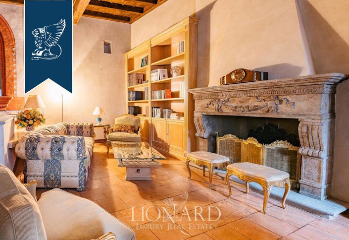 Image No.9-8 Bed Villa for sale