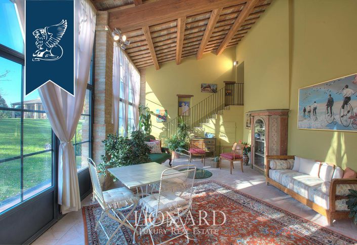 Image No.16-10 Bed Villa for sale