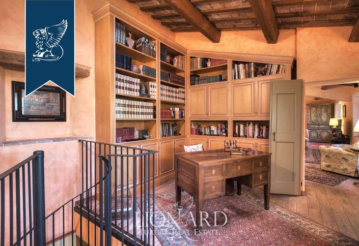 Image No.29-10 Bed Villa for sale