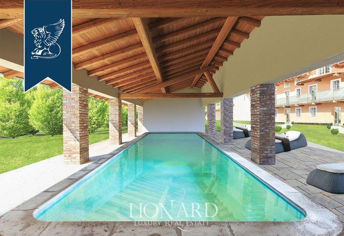 Image No.8-18 Bed Villa for sale