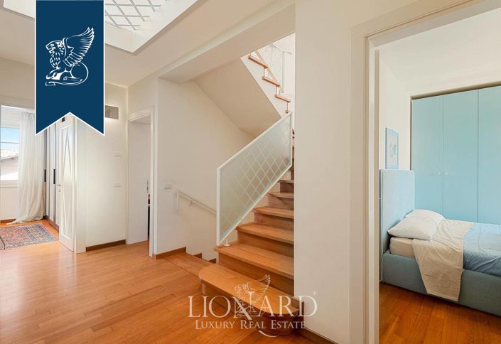 Image No.12-8 Bed Villa for sale