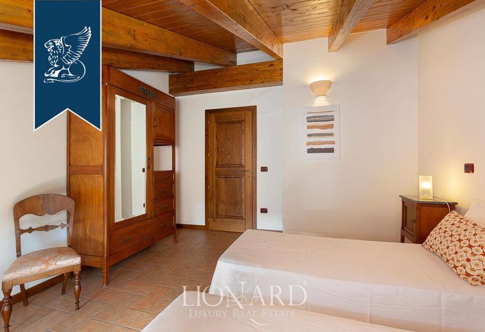 Image No.52-10 Bed Villa for sale