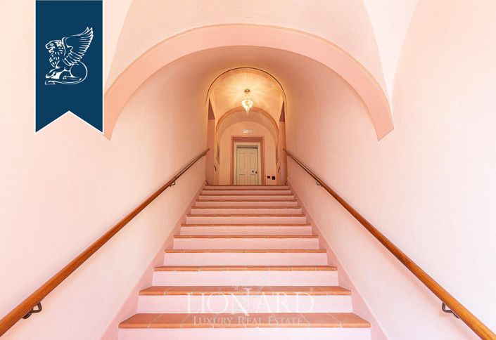 Image No.53-10 Bed Villa for sale