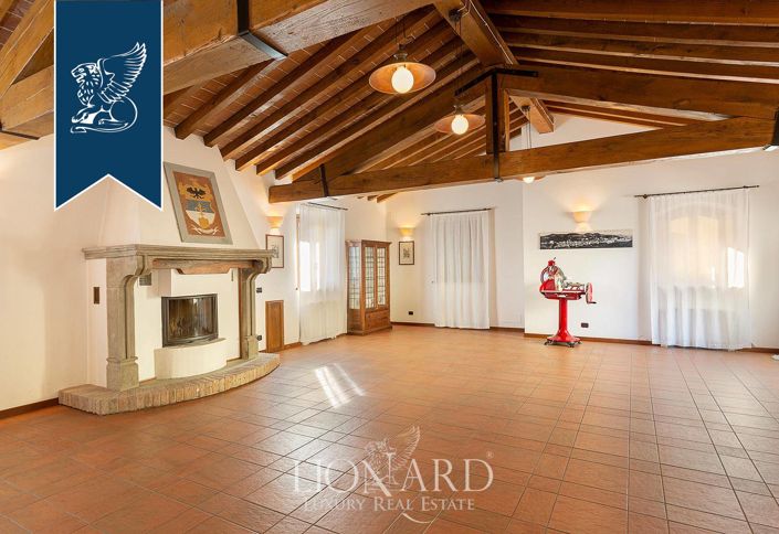 Image No.54-10 Bed Villa for sale