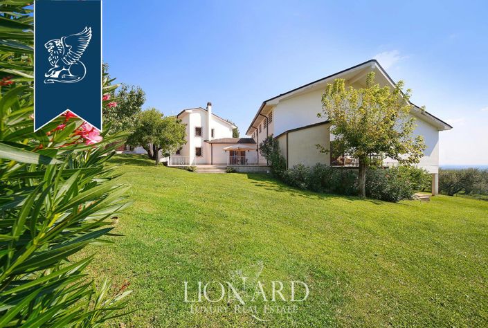 Image No.1-6 Bed Villa for sale