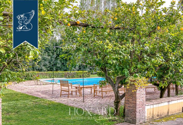 Image No.14-20 Bed Farmhouse for sale