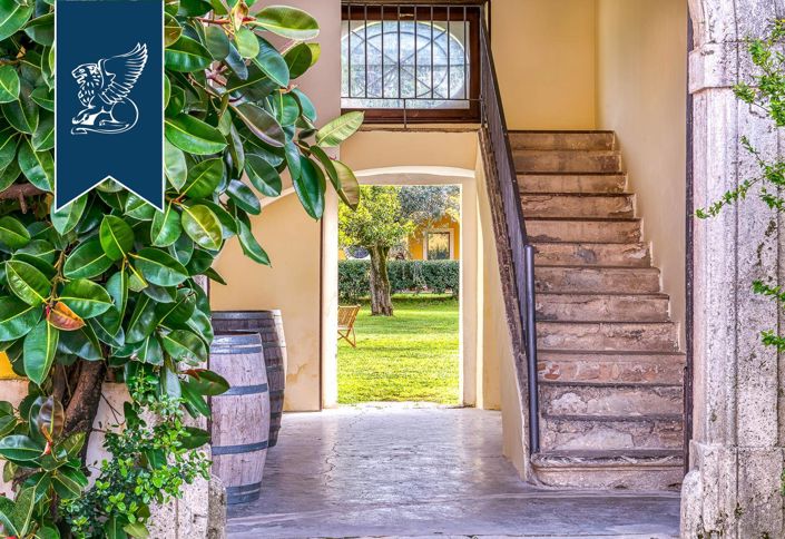 Image No.15-20 Bed Farmhouse for sale