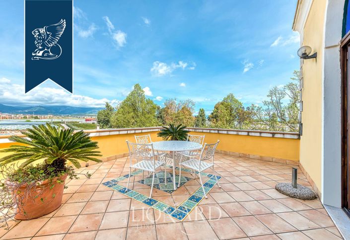 Image No.20-20 Bed Farmhouse for sale