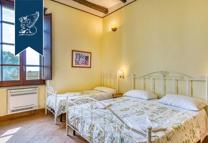 Image No.22-20 Bed Farmhouse for sale