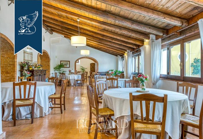 Image No.24-20 Bed Farmhouse for sale