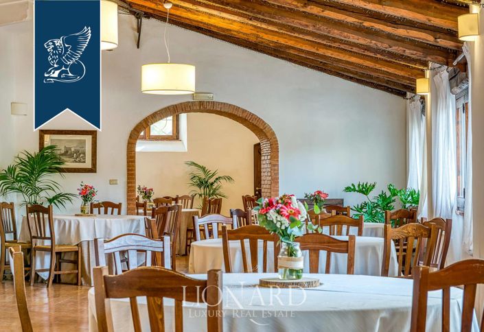 Image No.25-20 Bed Farmhouse for sale