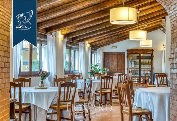 Image No.26-20 Bed Farmhouse for sale