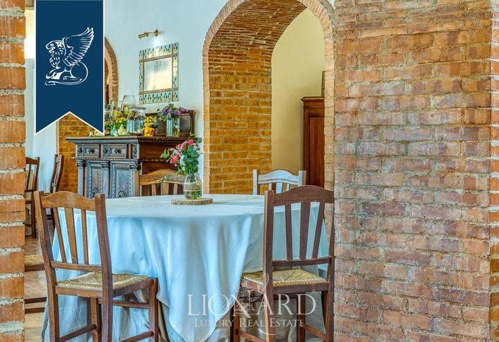 Image No.27-20 Bed Farmhouse for sale