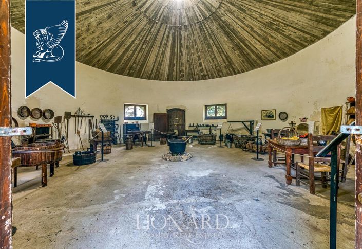 Image No.28-20 Bed Farmhouse for sale