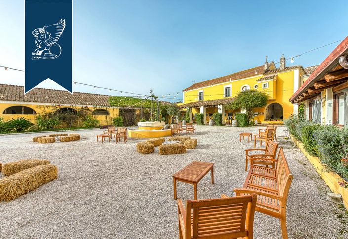 Image No.3-20 Bed Farmhouse for sale