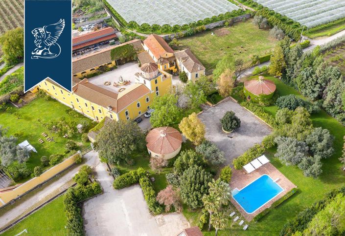 Image No.31-20 Bed Farmhouse for sale