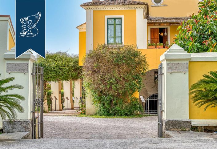 Image No.8-20 Bed Farmhouse for sale