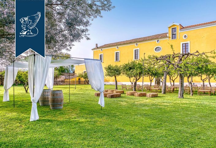 Image No.9-20 Bed Farmhouse for sale