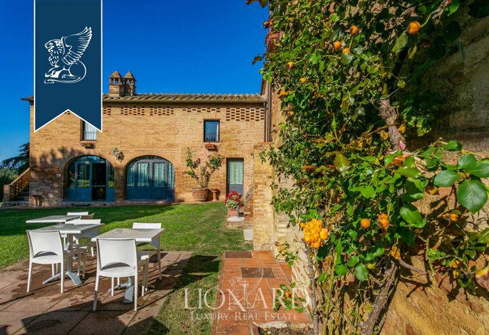 Image No.10-7 Bed Farmhouse for sale