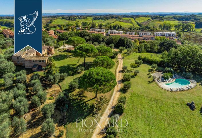 Image No.2-7 Bed Farmhouse for sale