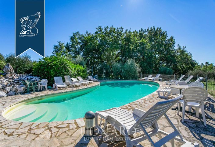 Image No.21-7 Bed Farmhouse for sale