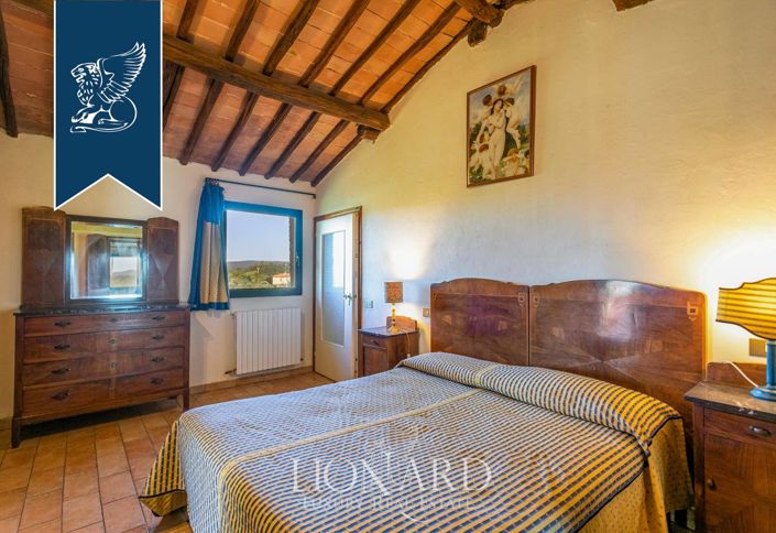 Image No.40-7 Bed Farmhouse for sale