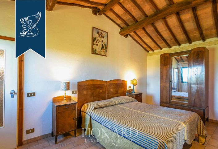 Image No.41-7 Bed Farmhouse for sale