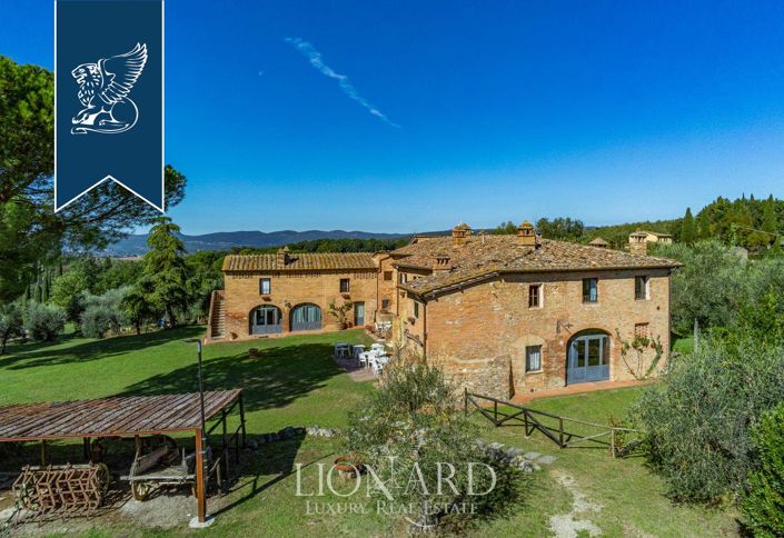 Image No.7-7 Bed Farmhouse for sale