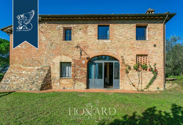 Image No.8-7 Bed Farmhouse for sale