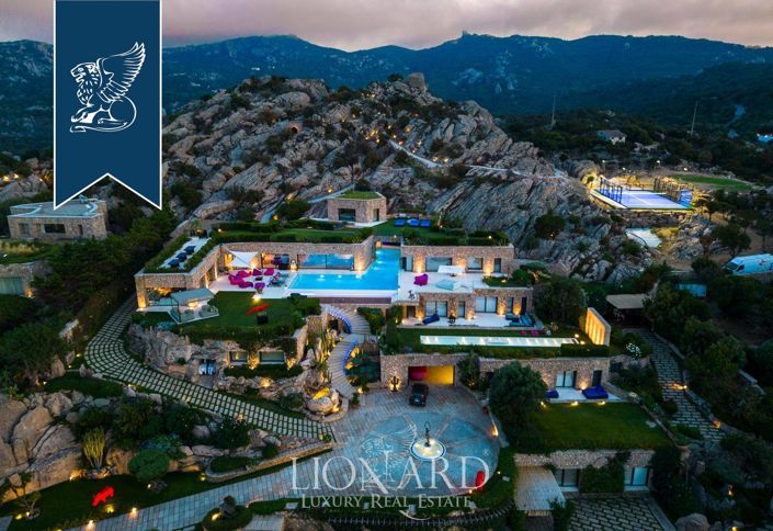 Image No.80-14 Bed Villa for sale