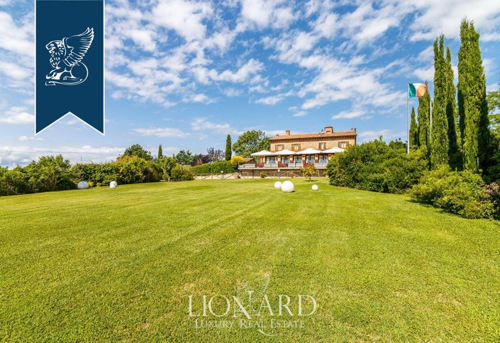 Image No.19-33 Bed Farmhouse for sale