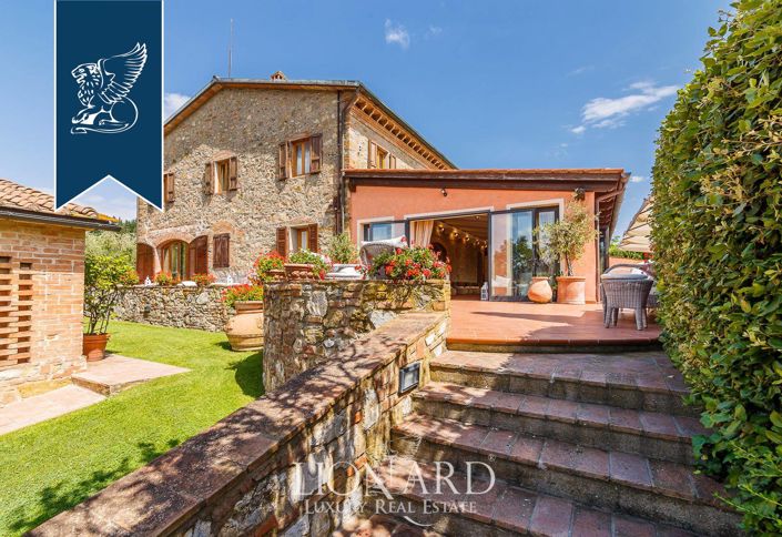 Image No.34-33 Bed Farmhouse for sale