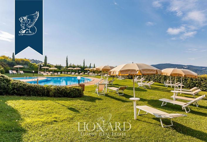 Image No.6-33 Bed Farmhouse for sale