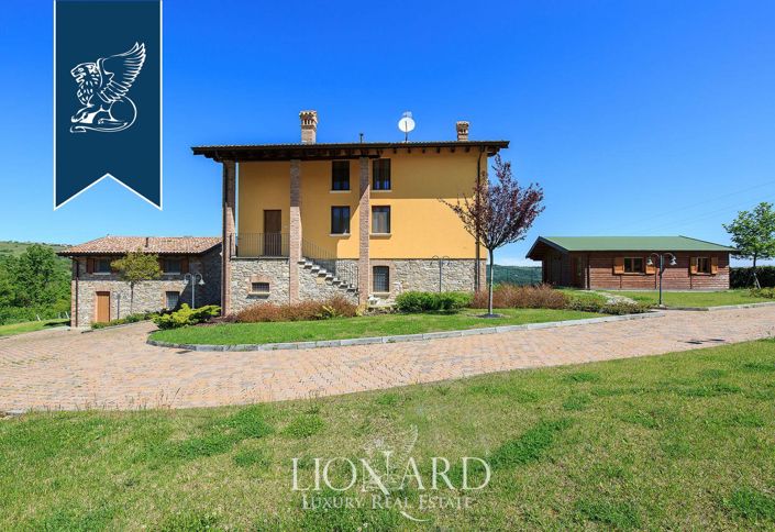 Image No.10-14 Bed Farmhouse for sale