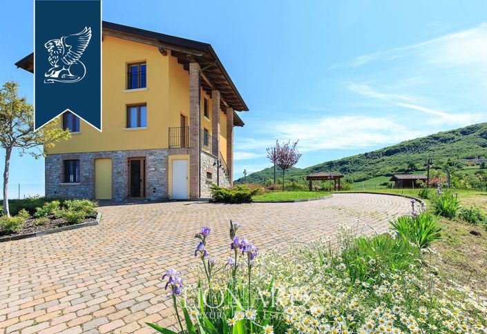 Image No.14-14 Bed Farmhouse for sale