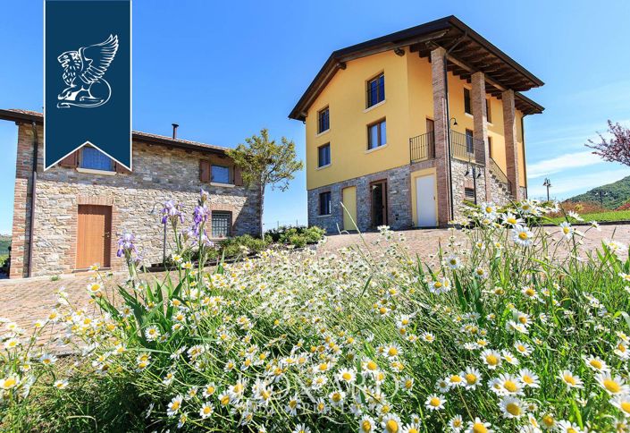 Image No.15-14 Bed Farmhouse for sale