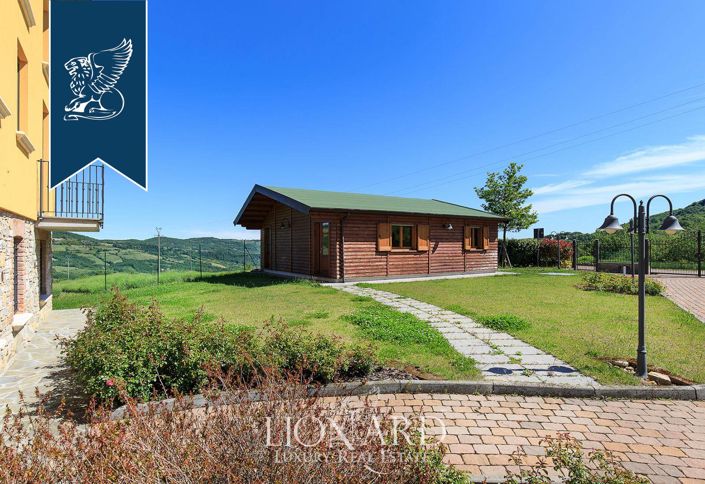 Image No.17-14 Bed Farmhouse for sale