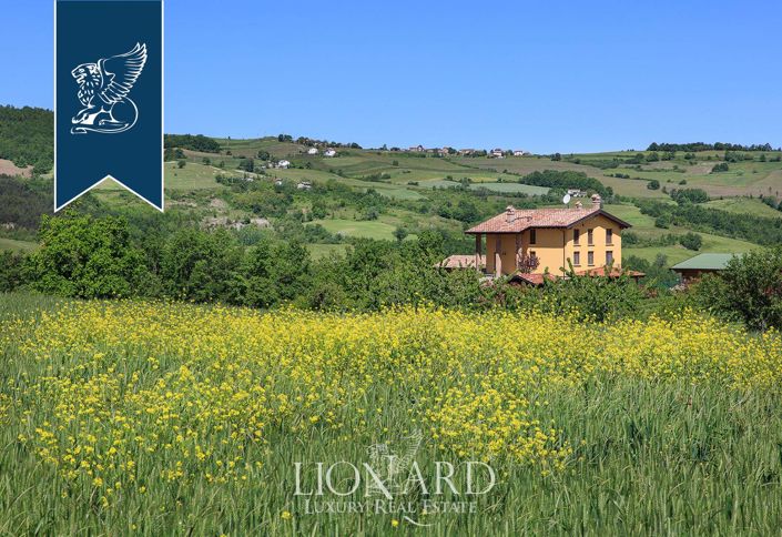 Image No.21-14 Bed Farmhouse for sale