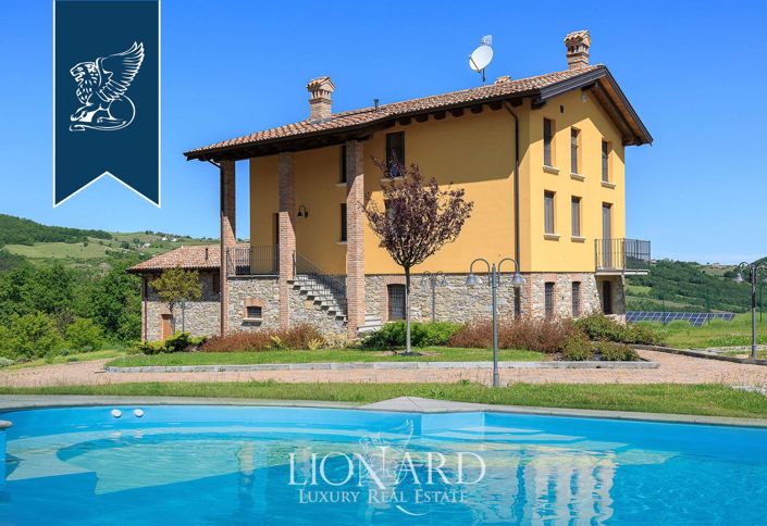 Image No.3-14 Bed Farmhouse for sale