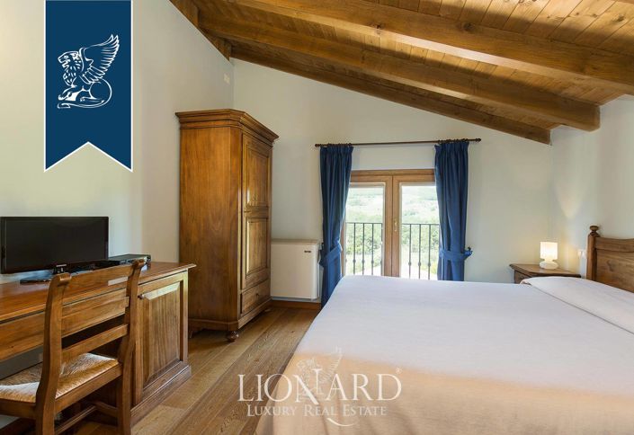 Image No.33-14 Bed Farmhouse for sale